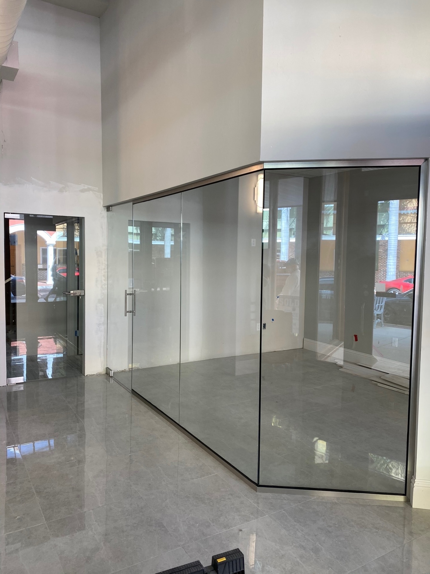 Luxury bathroom with glass partition